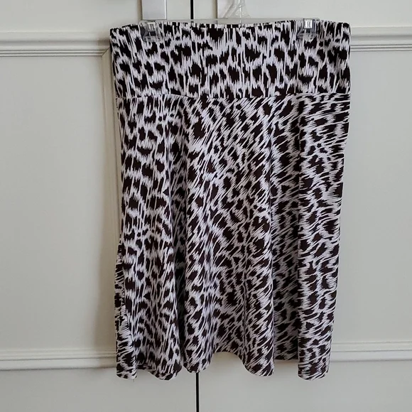 Skirt Set M Chapter One - Picture 2 of 5